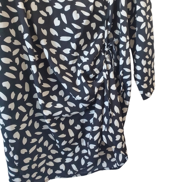 Pretty Little Thing Black White Seed Print Bow Tie Detail Sideslit Bodycon Dress - Picture 4 of 9